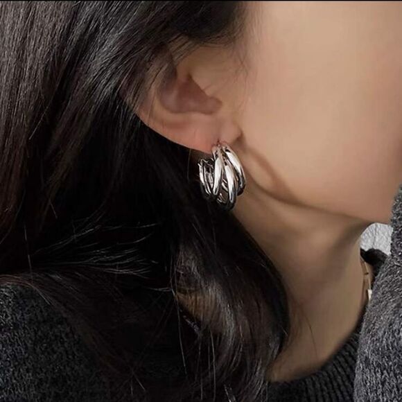 🔅🆕🔅✨ Elegant Classy Minimalist Triple Hoop SILVER Earrings✨ - Picture 1 of 10
